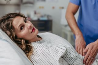 Za co se lidé u lékaře nejvíce stydí? Problematické nejsou jen prohlídky u gynekologa a urologa - Proženy.cz